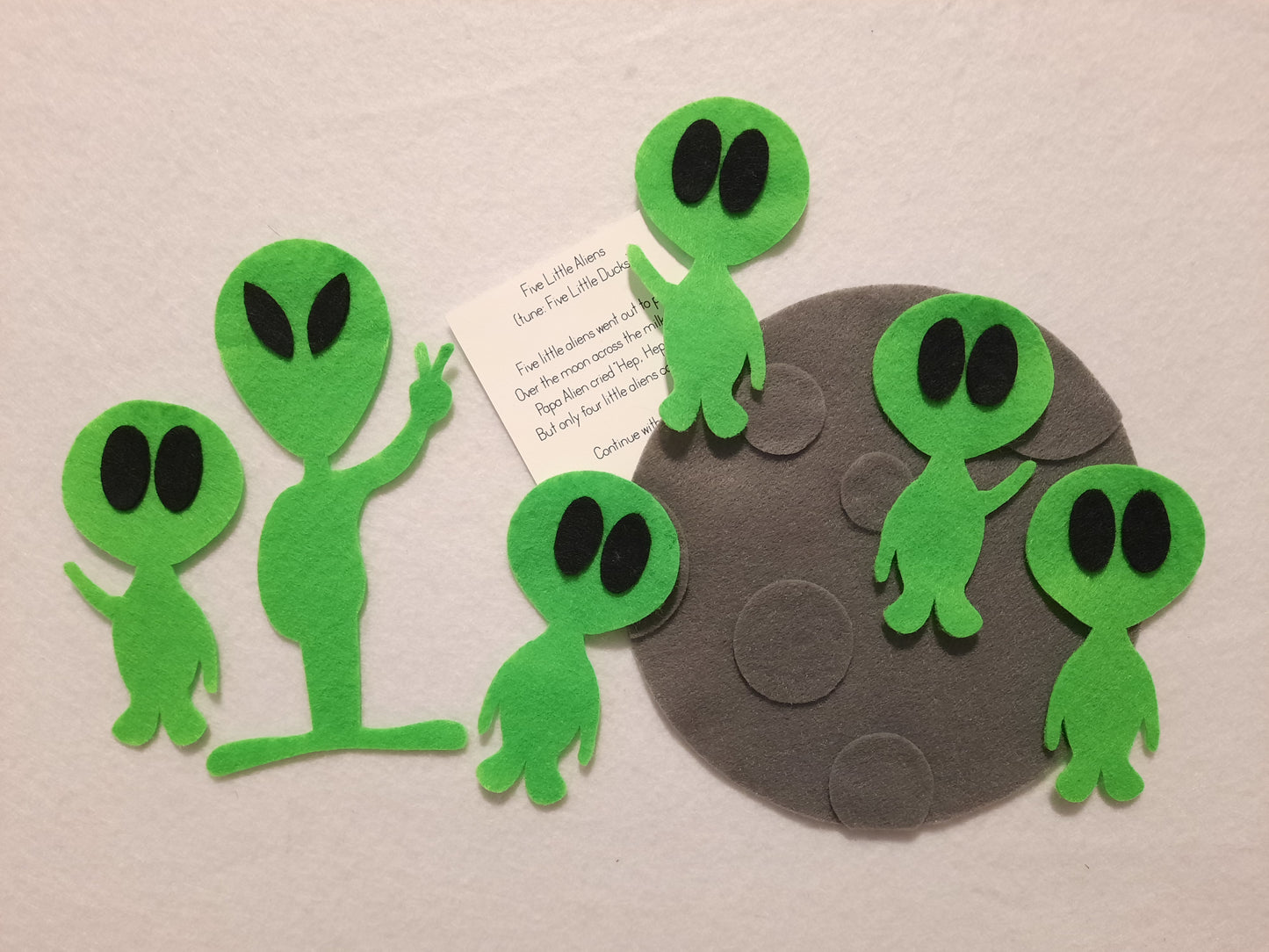 000- Five Little Aliens