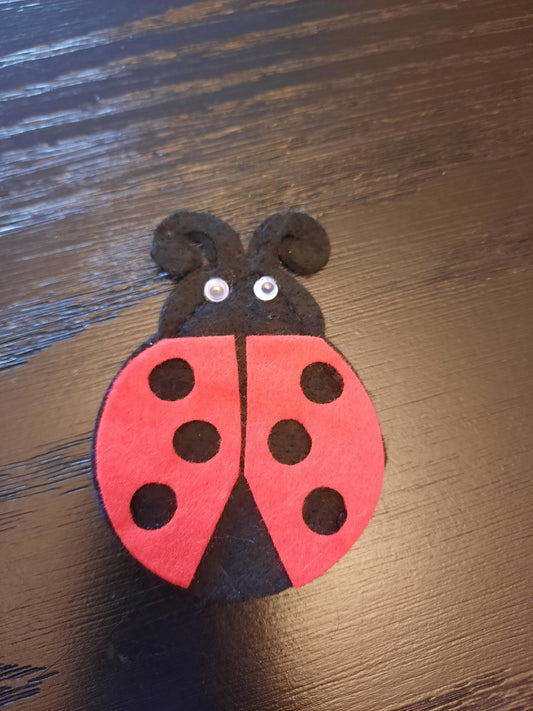035- Ladybug Finger Puppet
